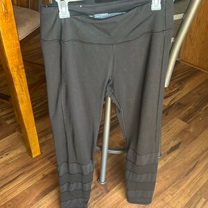 Victoria sport size large textured see-through part on the calf area